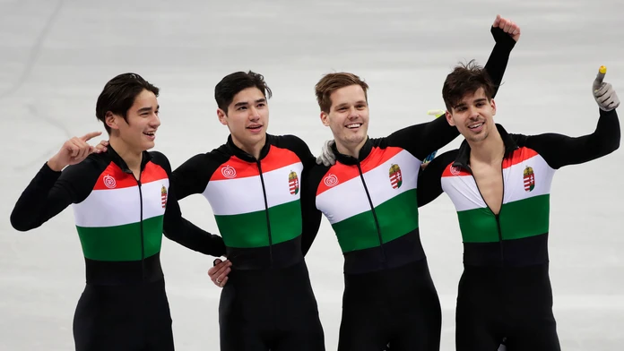 Šortrekári Maďarska senzačne triumfovali v štafete mužov na 5000 m na ZOH v Pjongčangu.