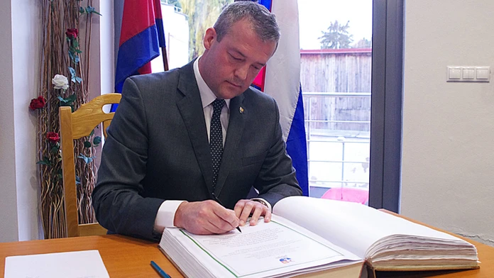 Toto má Koptík v posteli. Horúce zábery jeho pornohviezdy