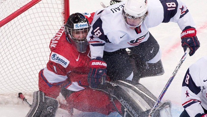 Český brankár Patrik Bartošák na archívnej snímke.