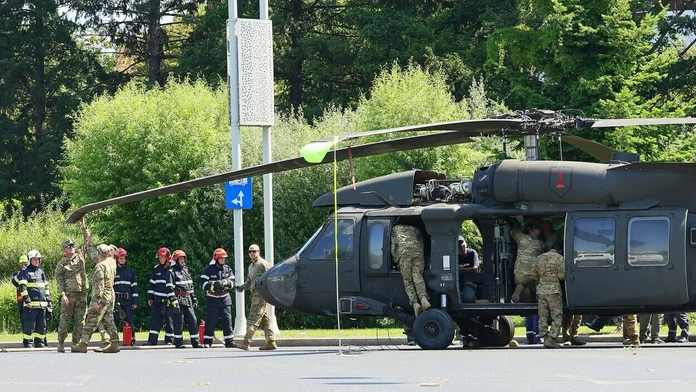 V centre Bukurešti pristál armádny vrtuľník