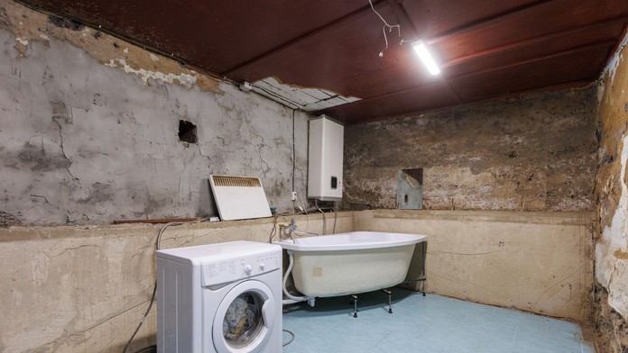 Žena vlákala nevlastnú dcéru (†3) do práčky, kde sa utopila. Motív je rovnako šokujúci ako samotný čin