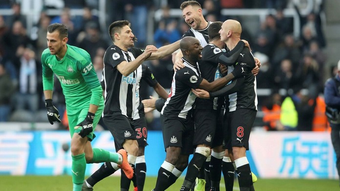 Zničené drevenice v obci Hallstatt.