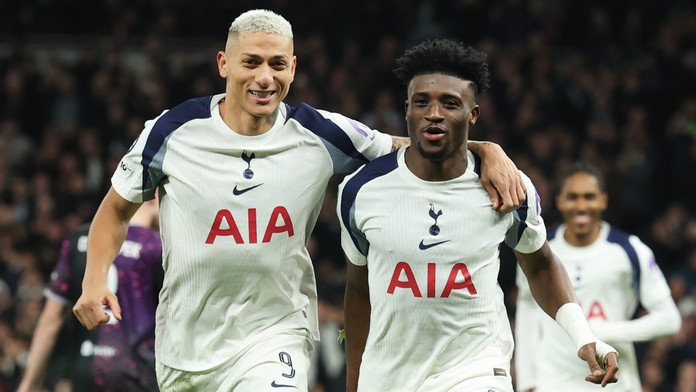 Premier League nezastavuje ani cez sviatky. V nedeľu Tottenham s triumfom, Sunderland stratil