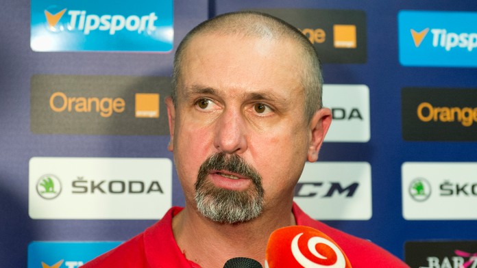 Tréner slovenskej hokejovej reprezentácie Zdeno Cíger počas zrazu pred medzinárodným hokejovým turnajom o Nemecký pohár.