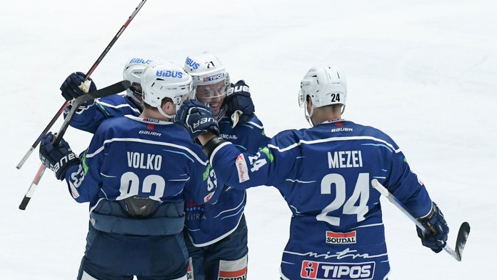 Na snímke gólová radosť hráčov Nitry