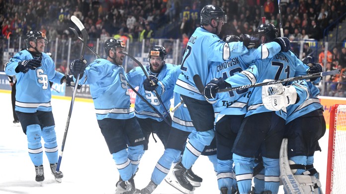 Košice si doma siedmy duel nevynútili, berú bronz. Slovan ide do finále aj vďaka hre bez brankára