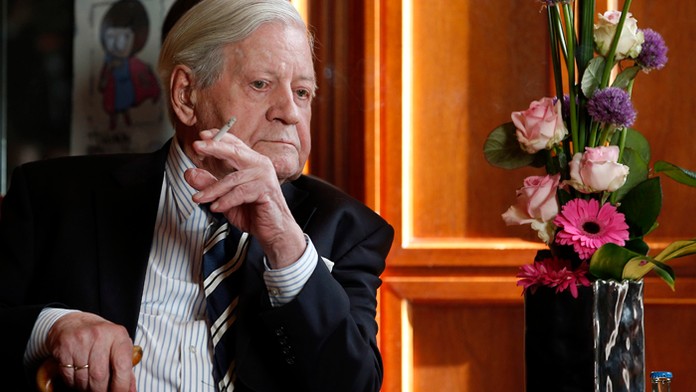 Na archívnej snímke z 27. mája 2013 Helmut Schmidt.