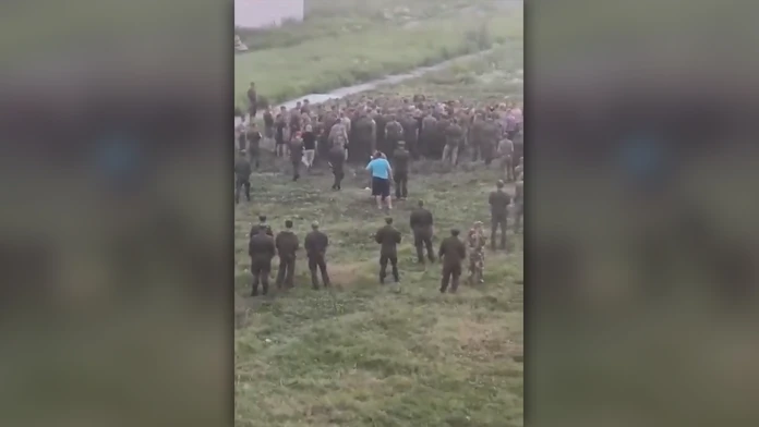 VIDEO: V kasárňach neďaleko Moskvy sa strhla masová bitka medzi vojakmi a vojenskou políciou