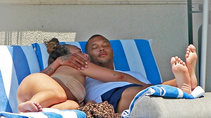 Najsexy kriminálnik opäť ponížil manželku. Znovu ho prichytili s milionárkou v náručí