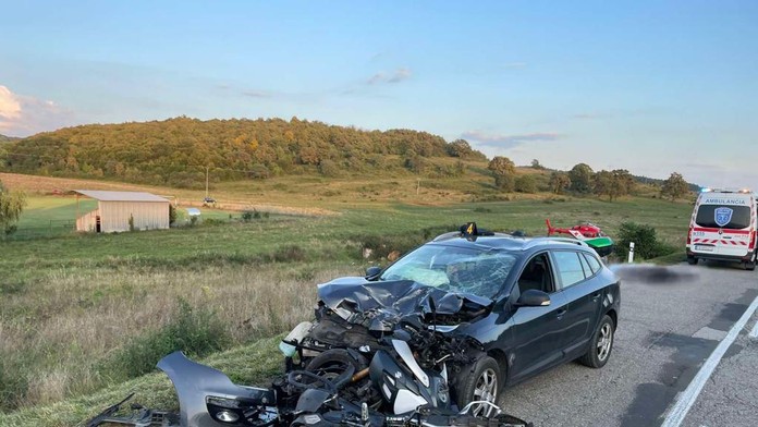 Pri obci Dlhá Ves zahynul motorkár po čelnej zrážke s autom