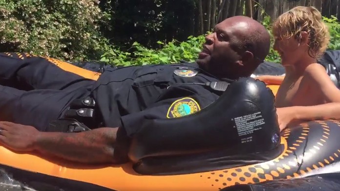 Susedia sa sťažovali na hluk. Príchodom policajtov sa začala poriadna šou