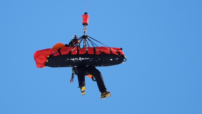 Lindsey Vonnová po hororovom páde podstúpila operáciu. Venoval sa jej tím špičkových odborníkov