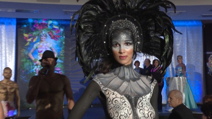 Toto nie je oblečenie, ale bodypaiting.