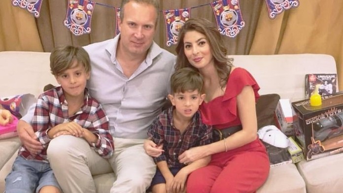 Pedram Mousavi a Mojan Deneshmanová s dcérami