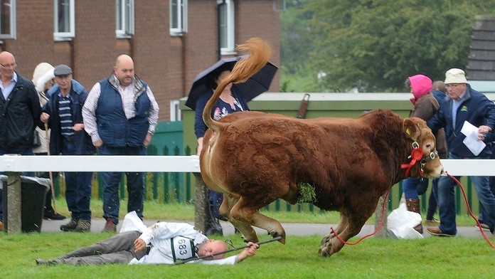 Opäť sme navštívili podvodníkov na pumpe. Zavolali na nás políciu