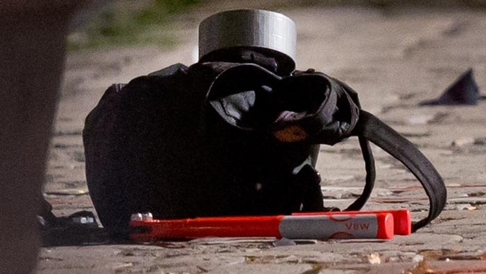 27-ročný muž mal výbušné zariadenie v batohu. 