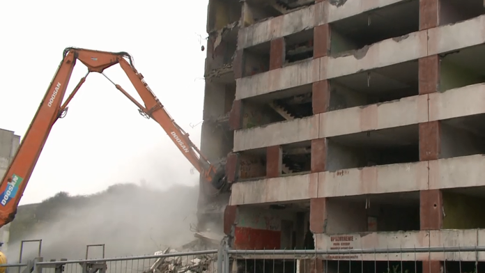 Na Luníku IX búrajú ďalšiu bytovku