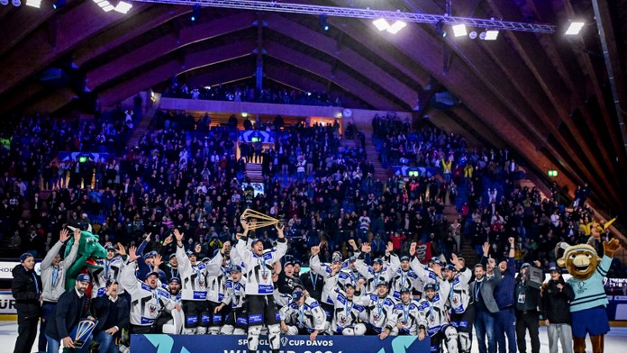 Spengler Cup spoznal víťaza. Z triumfu na najstaršom turnaji v Európe sa tešil aj Krištof
