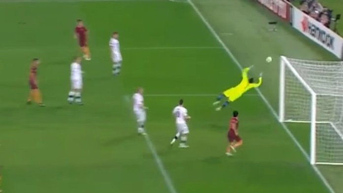 Diego Perotti (AS Rím) strelil v zápase EL UEFA proti Plzni nevídaný gól.