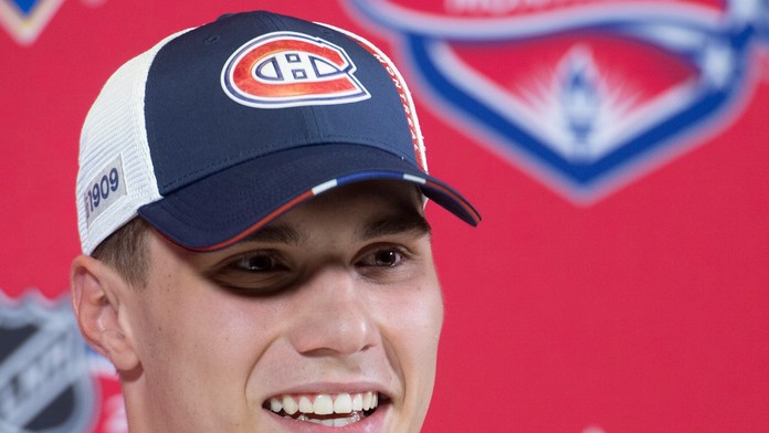 Slafkovský sa zúčastnil predstavenia nováčikov. Prvýkrát zapózoval v drese Montrealu s číslom 20