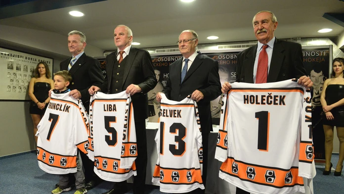 Na snímke zľava vnuk Bedřicha Brunclíka, Bedřich Brunclík, Igor Liba, Ján Selvek a Jiří Holeček.