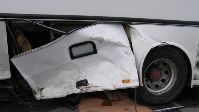 Nehoda autobusu, ilustracka.