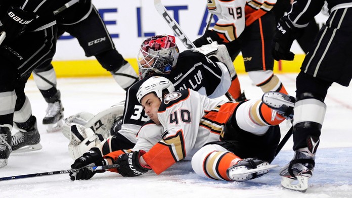 Hokejisti Chicaga Blackhawks prehrali v noci na štvrtok v prípravnom dueli pred štartom novej sezóny zámorskej NHL. 