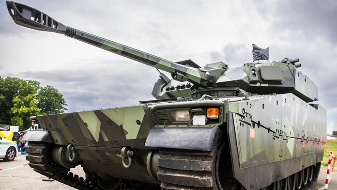 Pripomínajú menší tank, sú ideálne do snehu aj blata. Na Ukrajinu mieria superobrnence zo severu