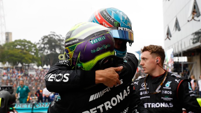 Mercedes v Brazílii konečne s triumfom, no nie od Hamiltona. F1 má nového víťaza
