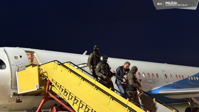 Odsúdili ho za vraždu expriateľky, ukrýval sa v Ríme. Na Slovensko priletel špeciálom