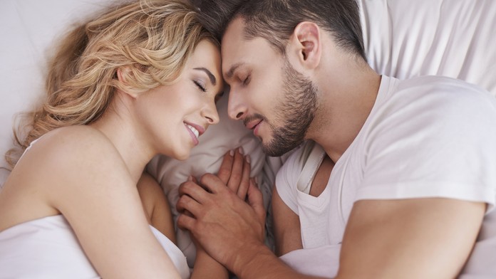 Klape vám to vzťahu? Prezradí to poloha, v akej s partnerom spíte