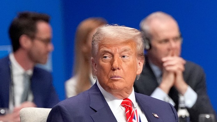 Americký prezident Donald Trump počas plenárneho rokovania Severoatlantickej rady na summite NATO v holandskom Haagu.