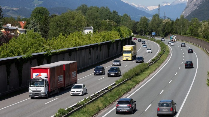 V susednej krajine sa bude na diaľniciach jazdiť rýchlejšie. Ekologický limit ruší prvý región