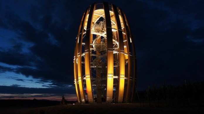 Dvanásťmetrová turistická rozhľadňa