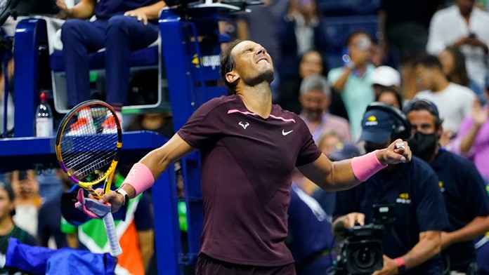 Španielsky tenista Rafael Nadal oslavuje postup do 3. kola dvojhry mužov na US Open.