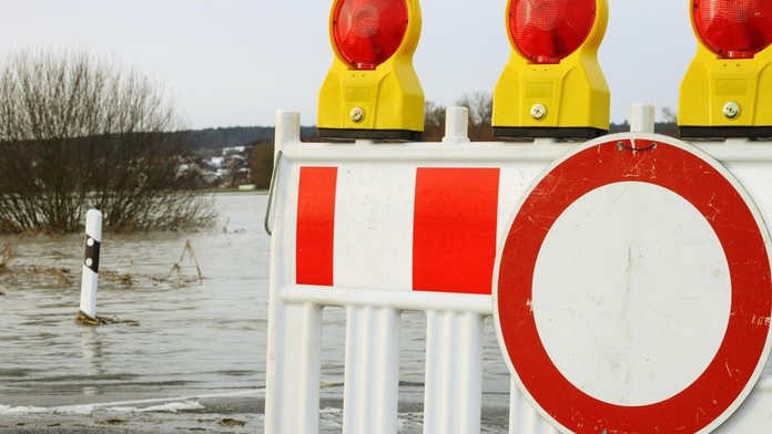 Povodňová situácia sa zhoršuje. Meteorológovia vydali najvyšší stupeň výstrahy pre tri okresy