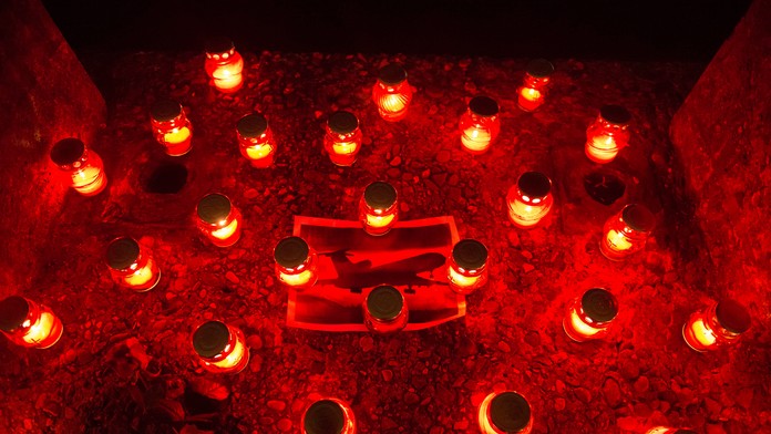 Kahance okolo fotografie lietadla.