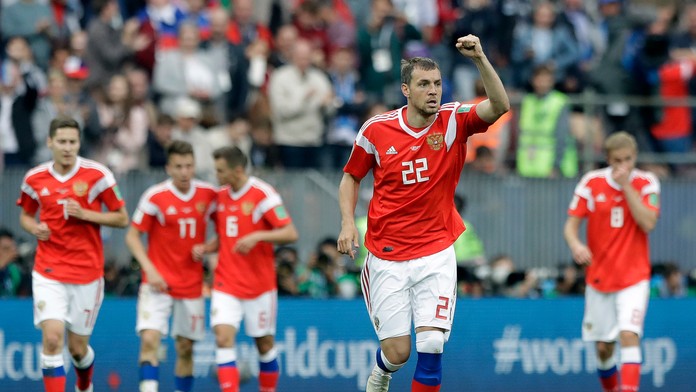 Ruský útočník Arťom Dziuba sa raduje z gólu v dueli MS 2018 proti Saudskej Arábii.