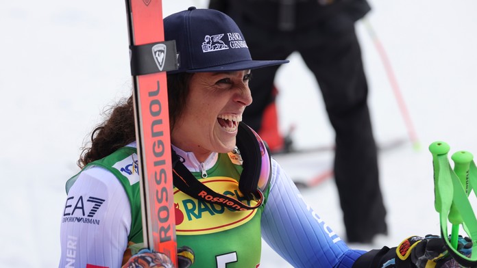 V prvých pretekoch sezóny sa z triumfu tešila Brignoneová. Shiffrinová stratila náskok a na pódiu chýbala