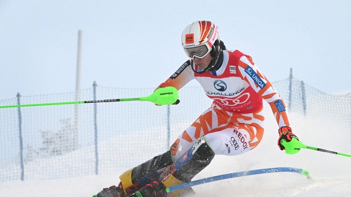 Petra Vlhová odpálila sezónu tretím miestom v Levi. Úvodný slalom pre Shiffrinovú