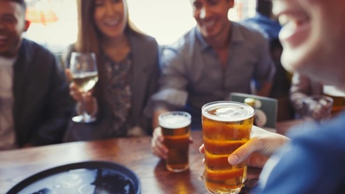 Myslíte si, že jeden pohár neuškodí? Víno či pivo môžu zvyšovať riziko vážneho ochorenia