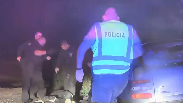 Zisťovali sme, čo je s mladou ženou, ktorú brutálne dokopali policajti