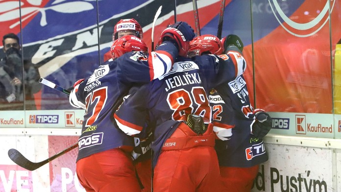 Na snímke gólová radosť Zvolena počas prvého zápasu finále Kaufland play off Tipos extraligy.