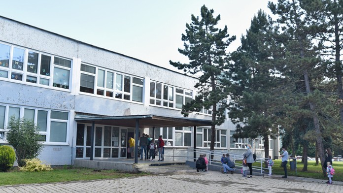 Kika s narodeninovou tortou