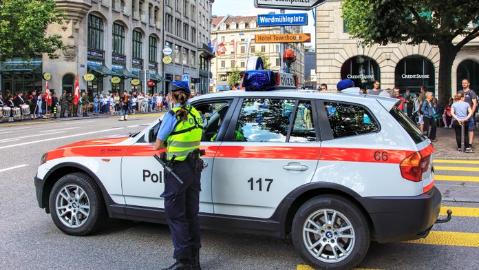 Žena, ktorá sa ponáhľala do nemocnice so zraneným synom, zrazila na streleckých pretekoch 5 detí