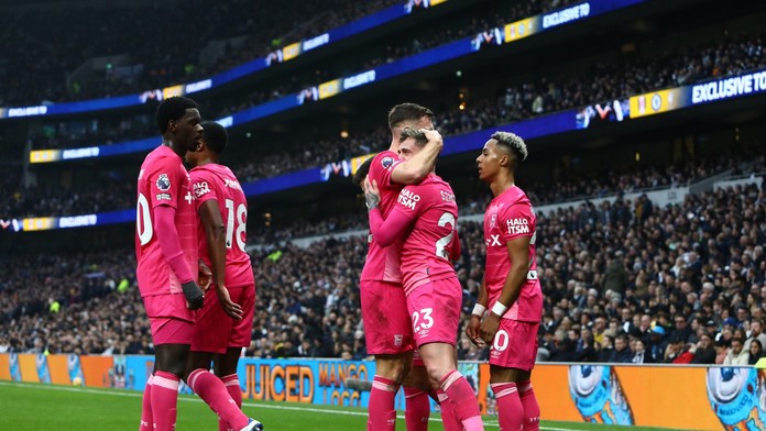 Videohovor pred koncertom. Nováčik Premier League získal posilu aj vďaka populárnemu spevákovi