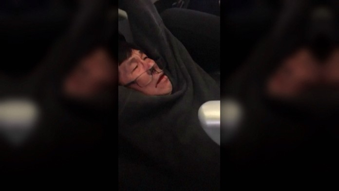 Násilné vyvlečenie pasažiera z lietadla