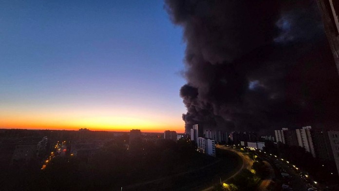 Za minuloročný rozsiahly požiar nákupného centra vo Varšave je zodpovedné Rusko, vyhlásil poľský premiér