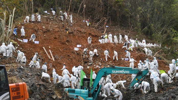 Trosky zrúteného lietadla.