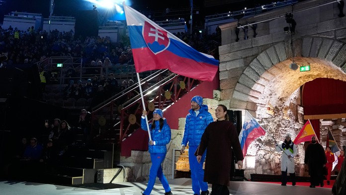 FOTO: Veľkolepý záverečný ceremoniál ukončil ZOH v Taliansku. Šéfka MOV vyzdvihla olympijské hodnoty